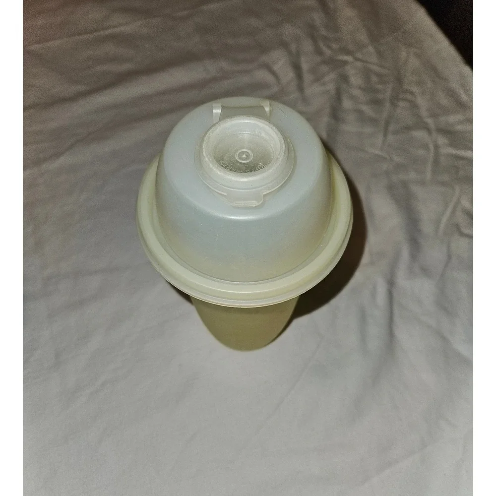 Vintage Tupperware Quick Shake Container White Cream Flip Top Lid‎ - No disk